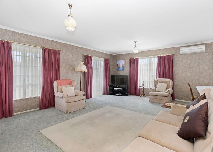 at 1 Mews Place, Forest Lake, Hamilton