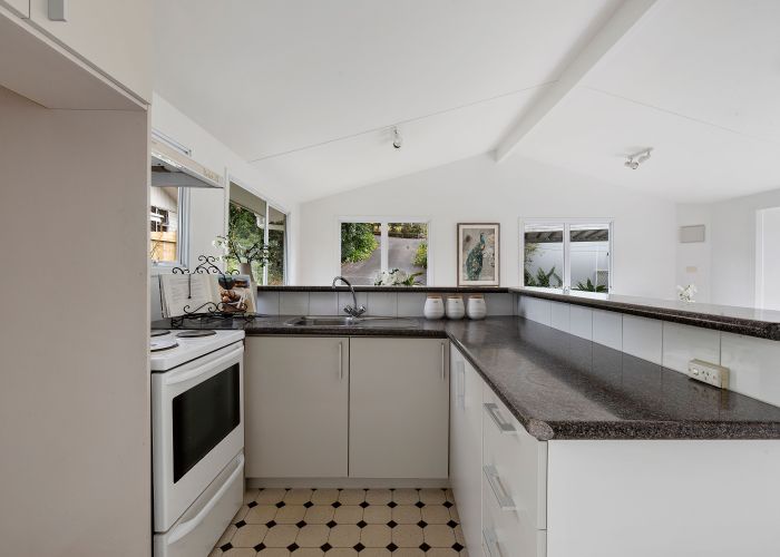  at 2/19 Erica Road, Sunnynook, Auckland