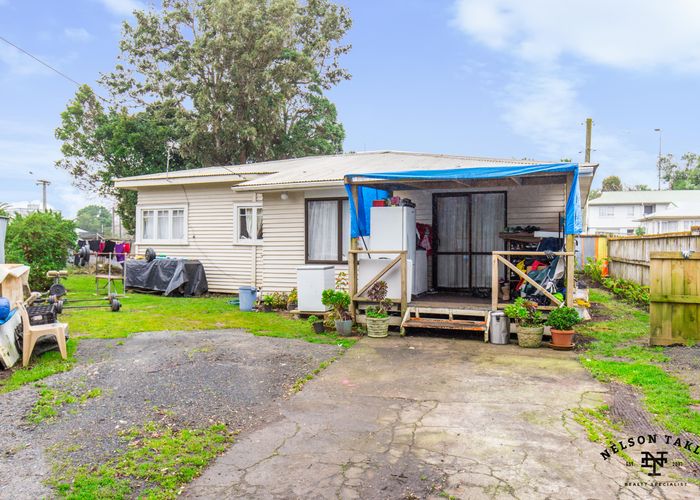  at 2 Lippiatt Road, Otahuhu, Auckland