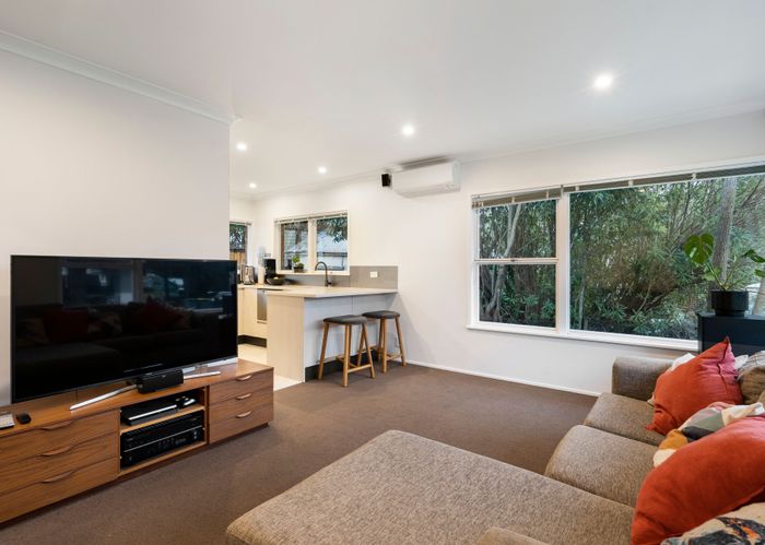  at 2/10 Princes Street, Northcote Point, Auckland