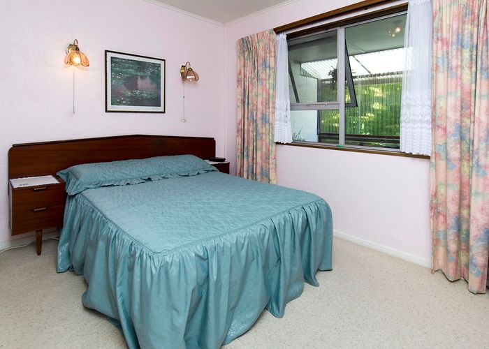  at 2/44 Howe Street, Howick, Auckland