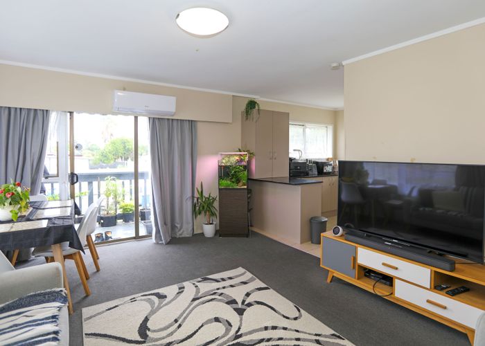  at 2/126 Lynwood Road, New Lynn, Auckland