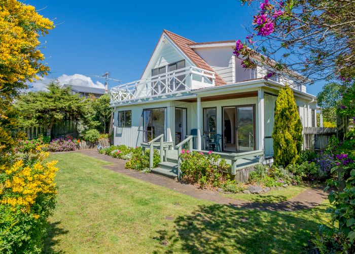  at 33 Eruini Street, Waikanae Beach, Waikanae