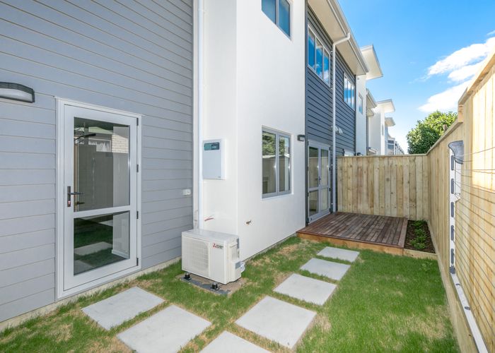  at 2/144 Old Farm Road, Hamilton East, Hamilton