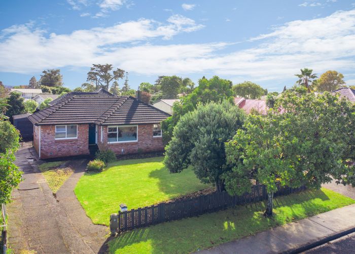  at 11 Hereford Street, Te Atatu Peninsula, Auckland