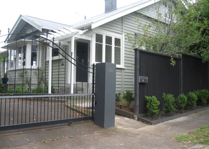  at 42 Pah Road, Epsom, Auckland