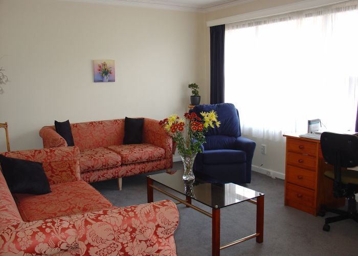  at 2/27 Cardwell Street, Onehunga, Auckland