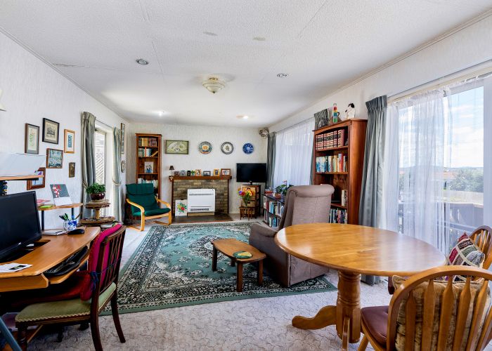  at 86 Hepburn Road, Glendene, Auckland