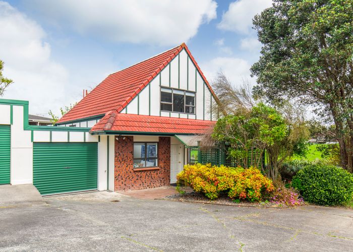  at 2/33 Birman Close, Half Moon Bay, Auckland