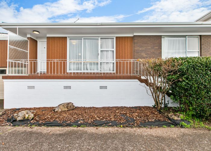  at 2/8 Quentin Avenue, Royal Oak, Auckland