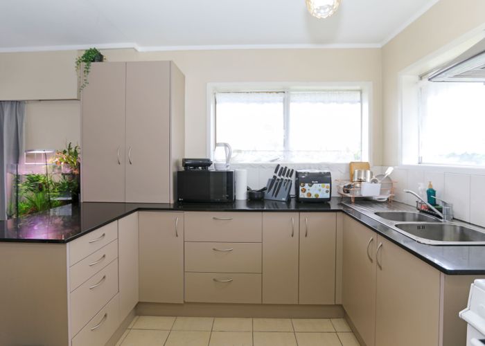  at 2/126 Lynwood Road, New Lynn, Auckland