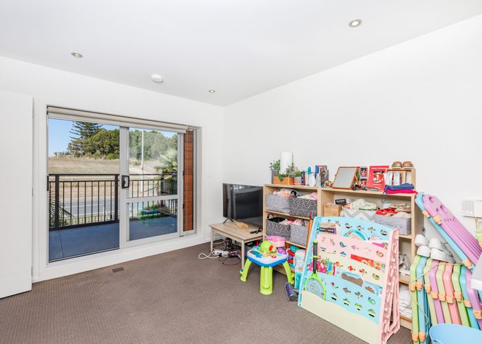  at 9B/71 Spencer Road, Oteha, Auckland