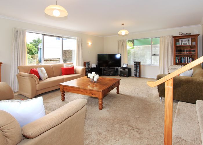  at 10 Mcmahon Way, Paparangi, Wellington