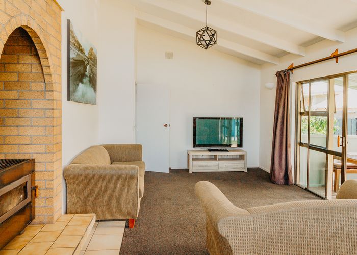 at 6 Ngahue Crescent, Carters Beach, Westport