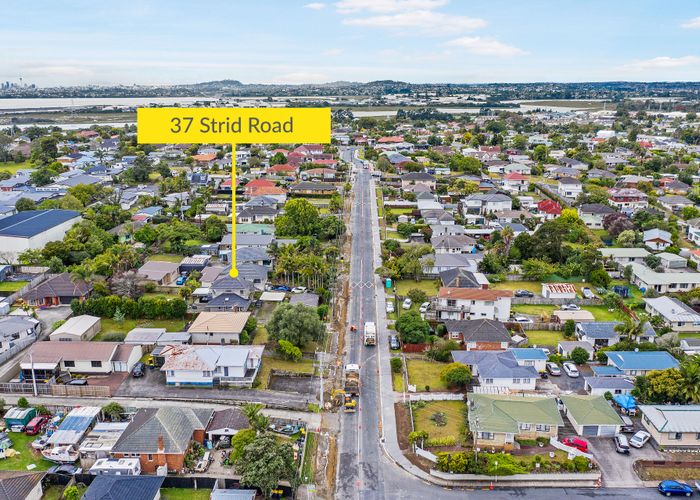  at 37 Strid Road, Te Atatu South, Auckland