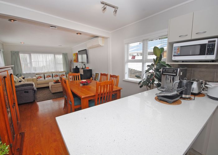  at 4 Saffron Street, Birkdale, Auckland