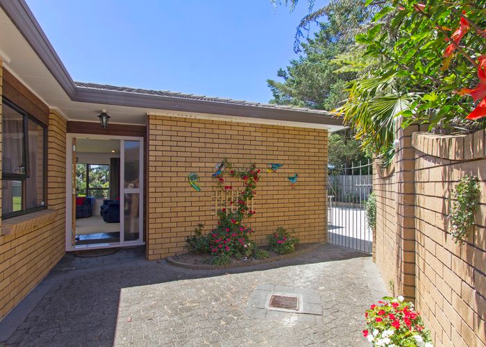  at 2/20 Seneca Ct, Howick, Manukau