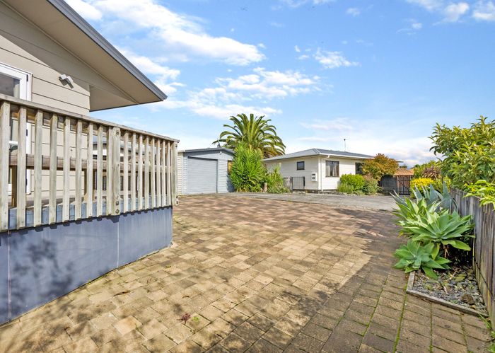  at 1/9 Applewood Drive, Henderson, Auckland