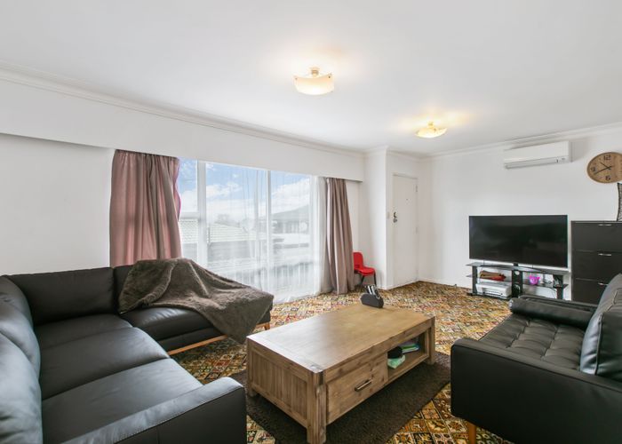  at 2/8 Quentin Avenue, Royal Oak, Auckland