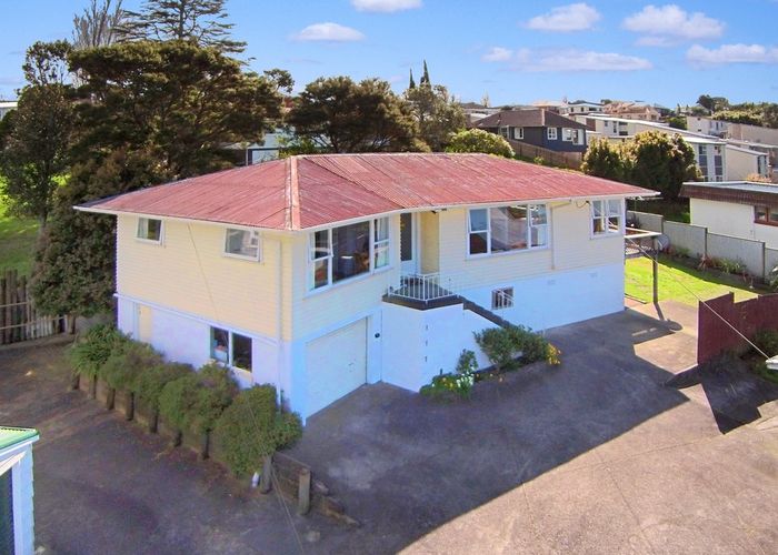  at 1/22 Hogans Road, Glenfield, Auckland