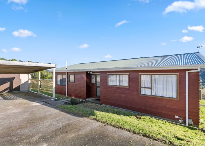  at 38 Parklands Drive, Karori, Wellington