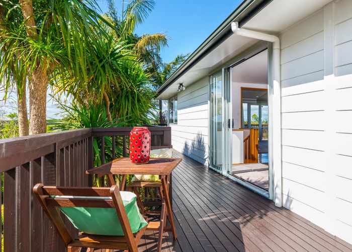 Free property data for 10 West Glade Crescent, Birkenhead, Auckland