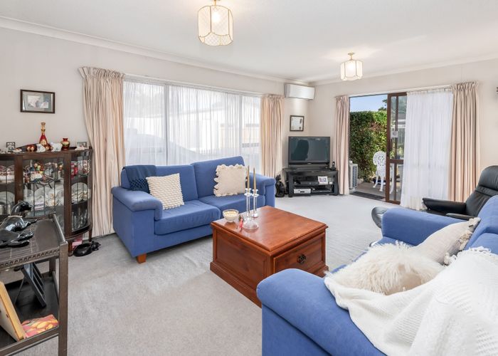  at 1/35 Bramley Drive, Farm Cove, Auckland