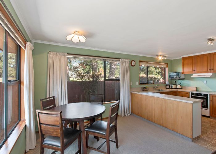  at 2/82 Waratah Street, Avondale, Christchurch