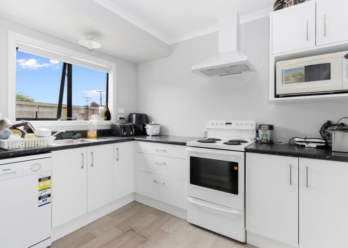  at 2/24 Hogan Street, Hamilton East, Hamilton