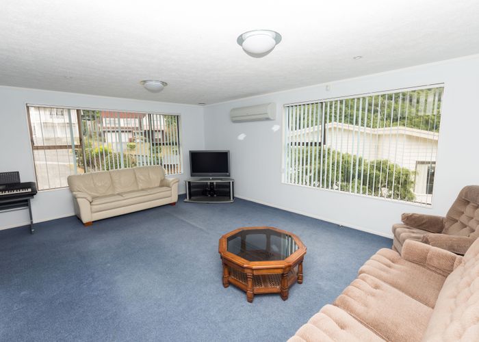  at 33 Fyvie Avenue, Tawa, Wellington