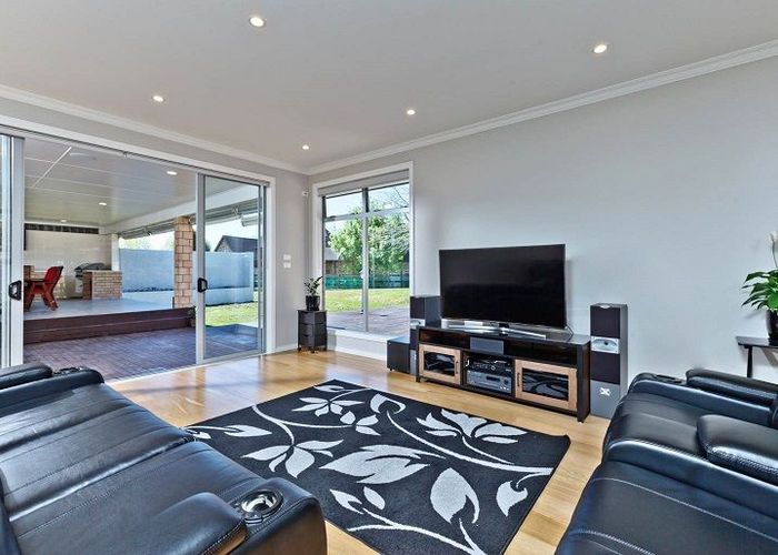  at 22 Lynwood Grove, Albany