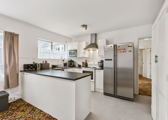  at 2/8 Quentin Avenue, Royal Oak, Auckland