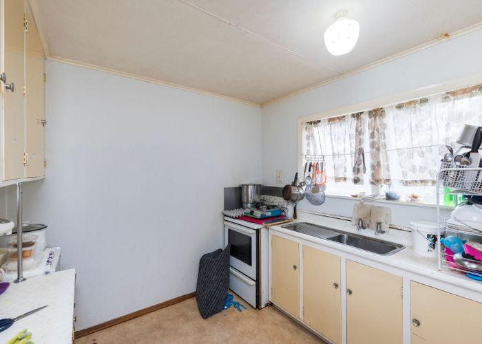  at 2 Essex Place, Milson, Palmerston North