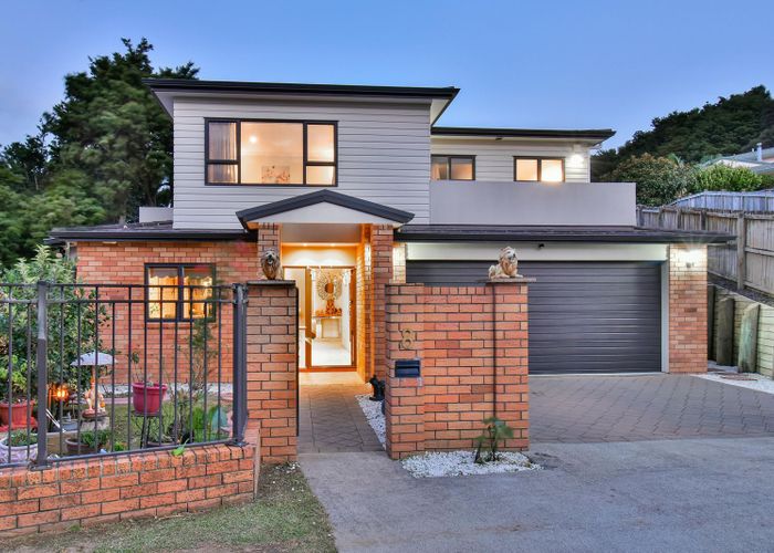  at 8 Alcove Place, Totara Heights, Auckland