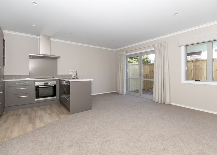  at 2/144 Old Farm Road, Hamilton East, Hamilton