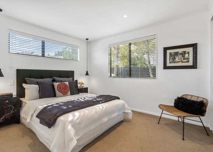  at 2/17 Heathglen Place, Bayview, Auckland