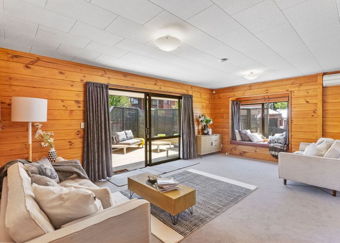  at 10 Woodhams Street, Beach Haven, Auckland