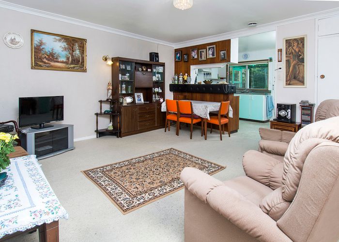  at 2/44 Howe Street, Howick, Auckland