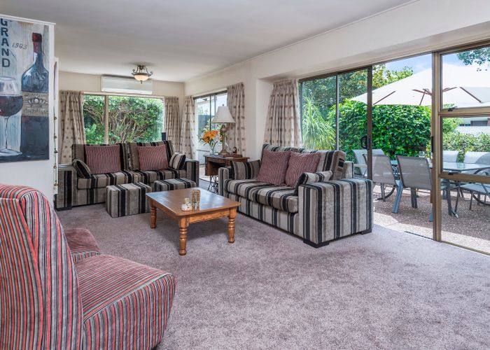  at 4 Estelle Place, Farm Cove, Auckland