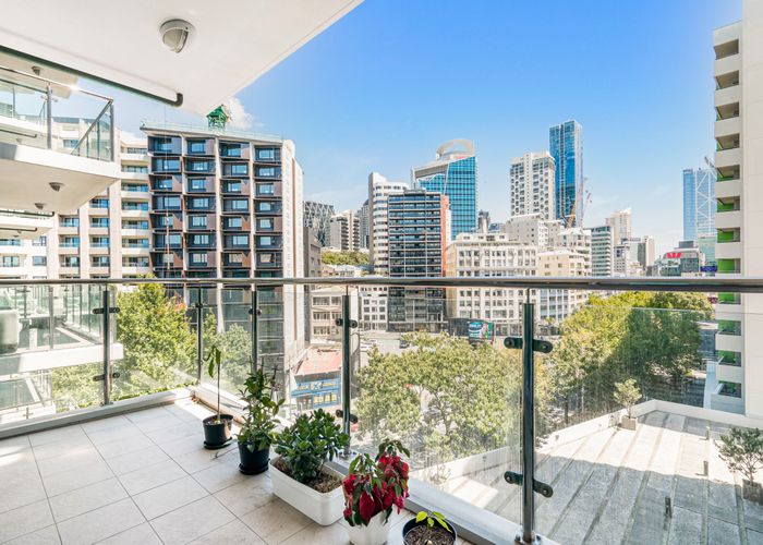  at 914/30 Beach Road, Auckland Central, Auckland