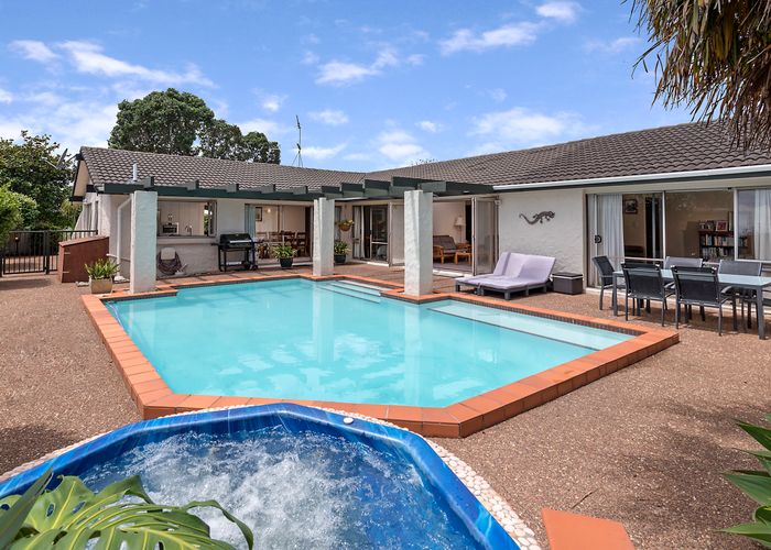  at 4 Estelle Place, Farm Cove, Auckland