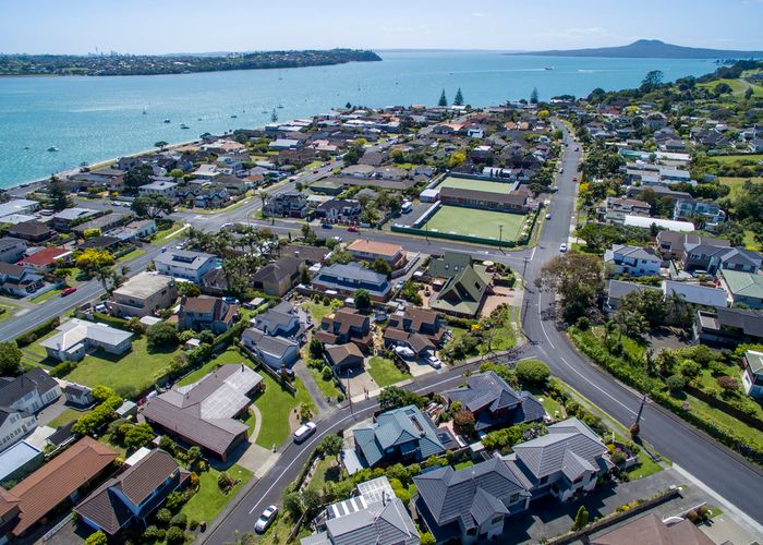  at 2/2 Basilton Close, Bucklands Beach, Auckland