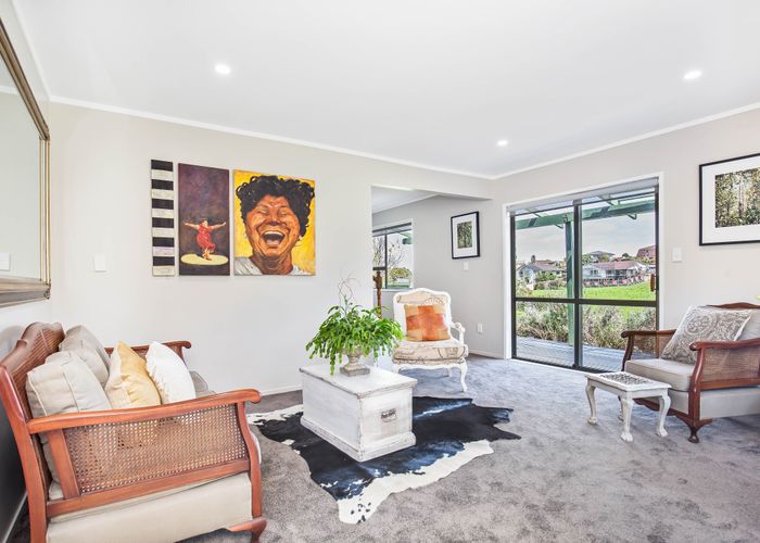  at 2/33 Birman Close, Half Moon Bay, Auckland