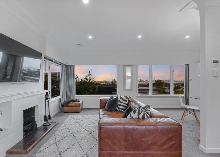  at 1/92 Ocean View Road, Northcote, Auckland