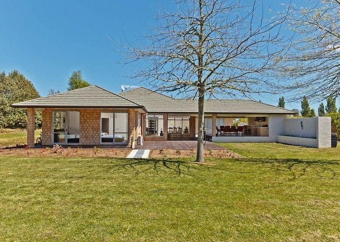  at 22 Lynwood Grove, Albany