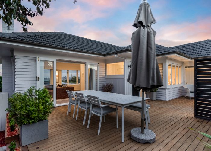  at 1/92 Ocean View Road, Northcote, Auckland