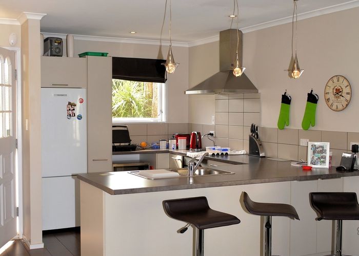  at 2/50 Casuarina Road, Half Moon Bay, Auckland