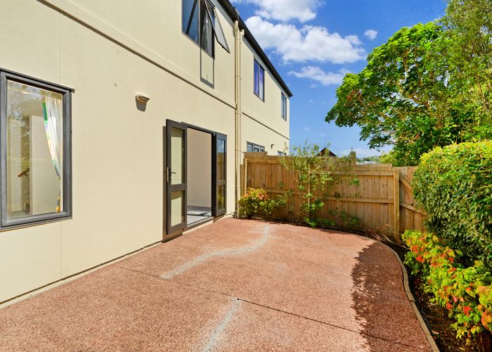  at 3/2 Sunnydale Place, Oteha, Auckland