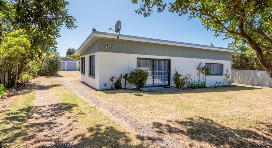  at 868 Hokio Beach Road, Hokio Beach