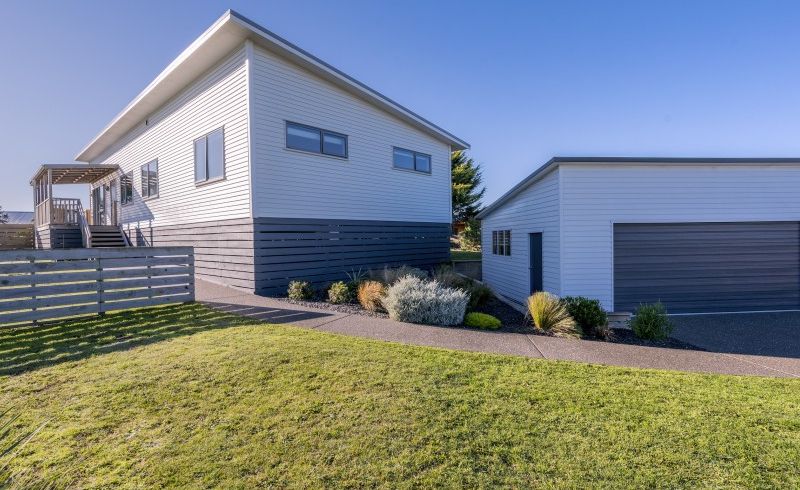  at 10 Sylvia Way, Te Horo Beach